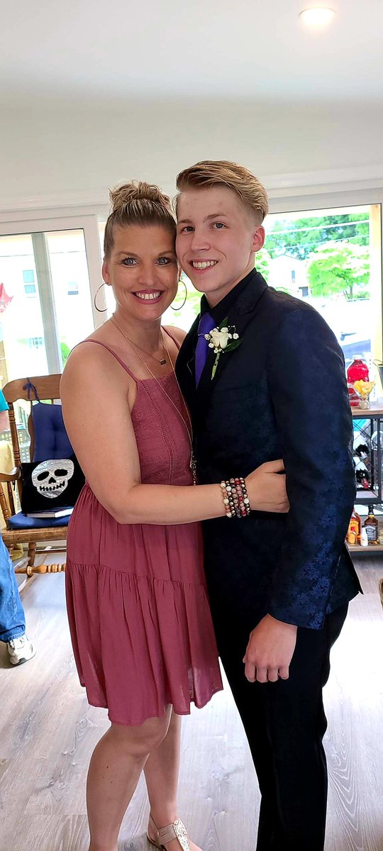 DesireeSandle's tweet photo. I cant believe he chose me to be his mom! #PromVibes #SeniorYear #HesGrowingUp #Handsome #My1stTrueLove https://t.co/IOYvGSnwo2