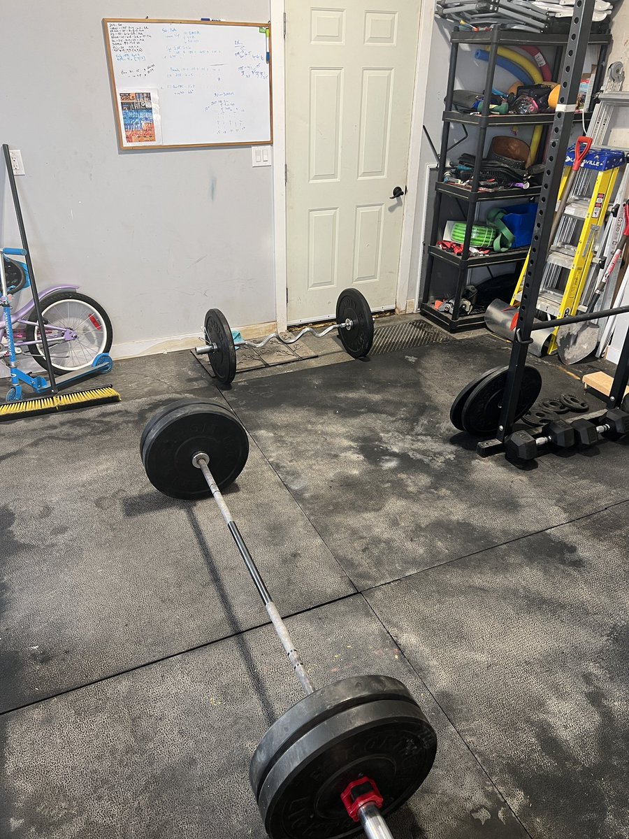 JoelT1d's tweet photo. Health doesn’t just happen. As a person with #t1d it adds an extra layer of difficulty to the equation. Which is why I focus on the #LawOfSmallNumbers -> Small amount of #carb = small required insulin = small chances of error. Today we #deadlift . Fuel with protein. #type1grit https://t.co/FBn83cI57m