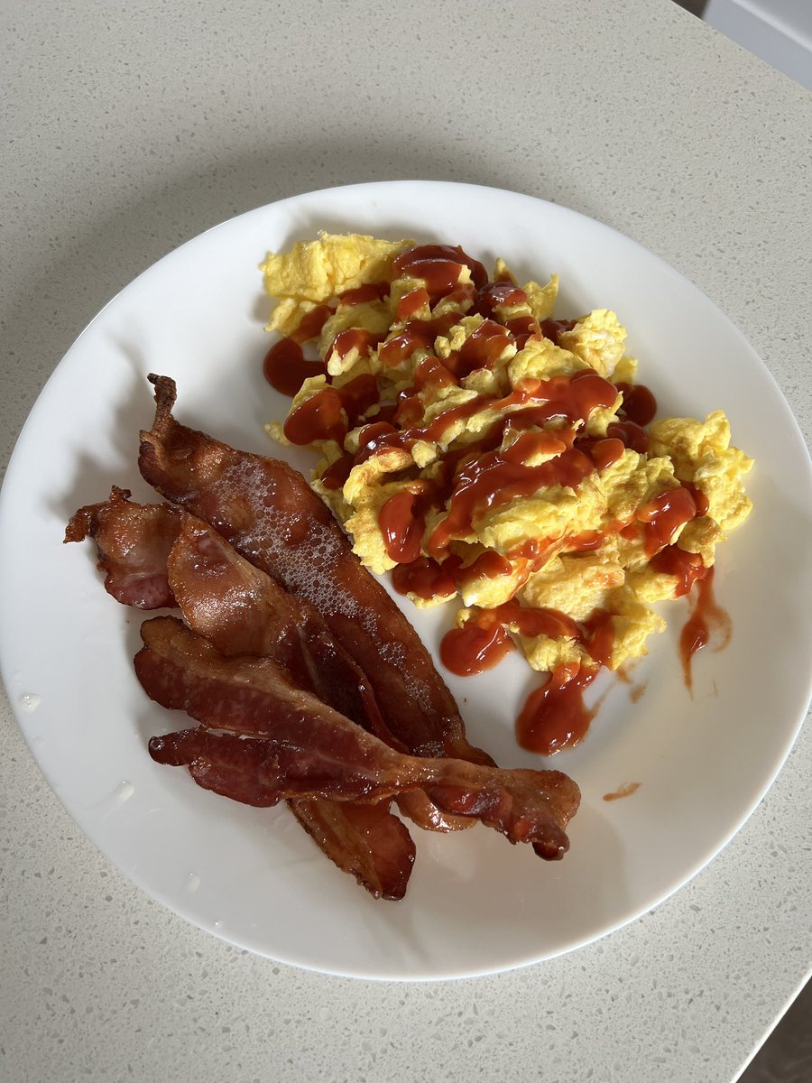 JoelT1d's tweet photo. Health doesn’t just happen. As a person with #t1d it adds an extra layer of difficulty to the equation. Which is why I focus on the #LawOfSmallNumbers -> Small amount of #carb = small required insulin = small chances of error. Today we #deadlift . Fuel with protein. #type1grit https://t.co/FBn83cI57m