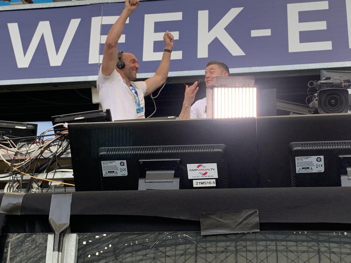 AshSportsPhotos's tweet photo. Seems @BenKay5 and @BrianODriscoll are having fun during halftime of @btsportrugby coverage of the @ChampionsCup between @leinsterrugby and @staderochelais
#ChampionsCupRugby #DJBen 😂 https://t.co/LccAiPpPfc