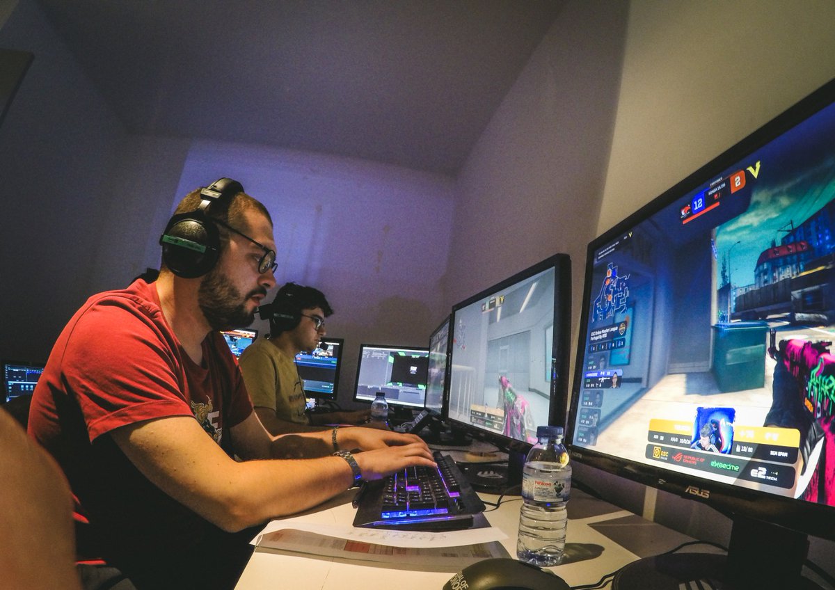 hugomvlopes's tweet photo. This is how we party 📸

Behind the scenes da produção da maior competição nacional de CS:GO @MasterLeaguePT

#MLPCSGO https://t.co/PW5wzLNQ7O