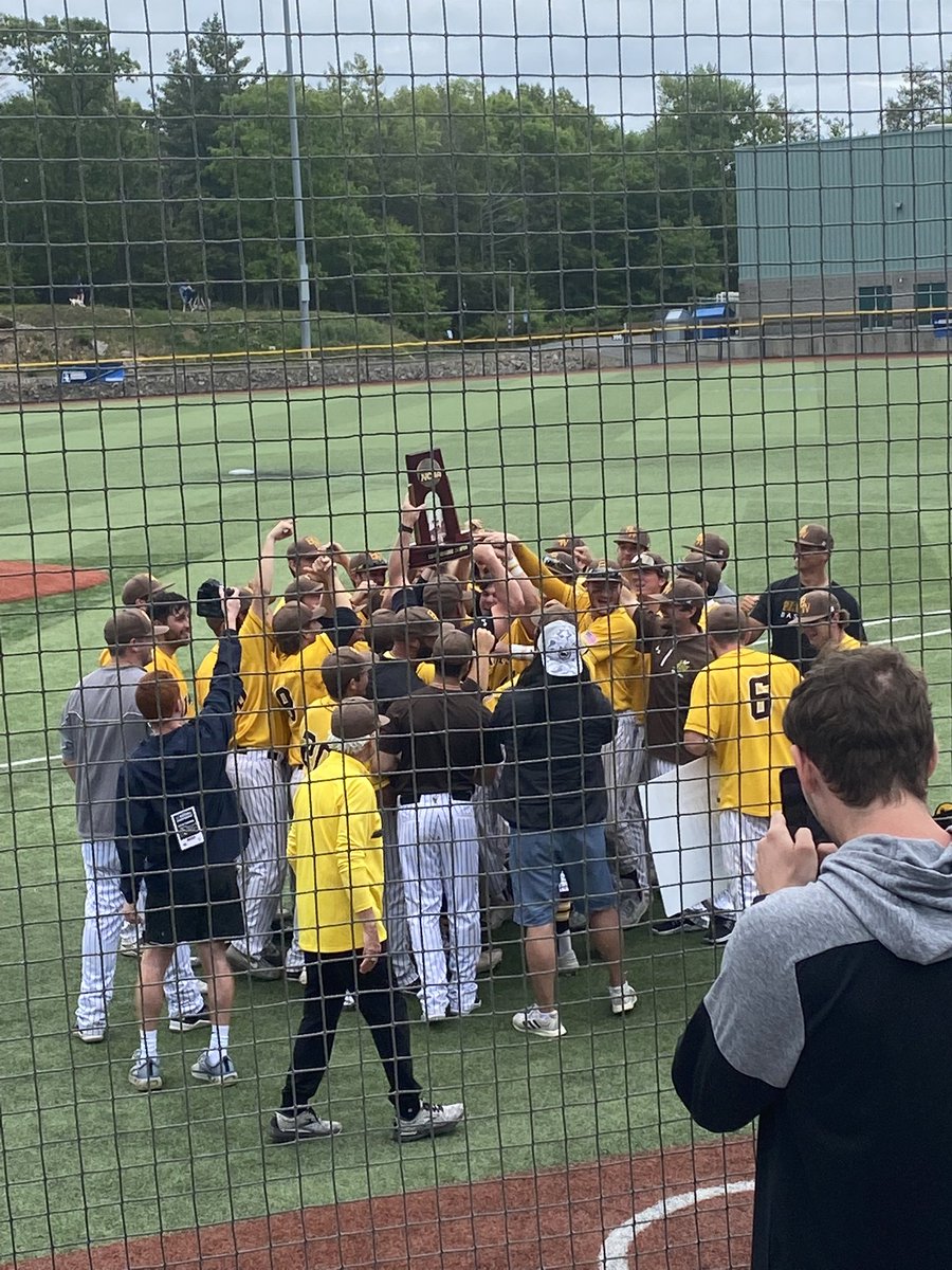 MrsHarrisonSHS's tweet photo. Iowa here we come! Congrats @BWUBaseball https://t.co/vsqXpm8OXZ
