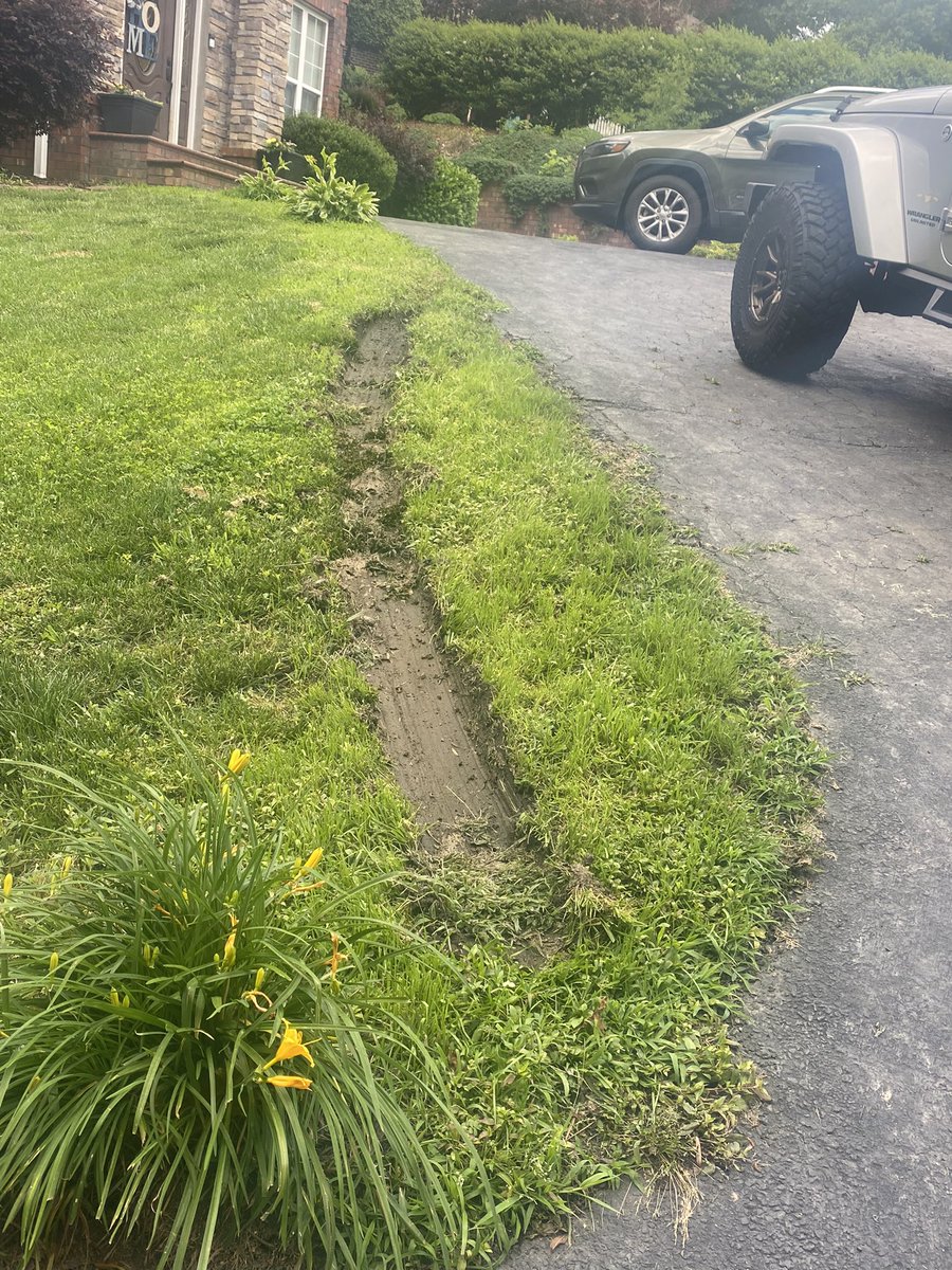 jennigreenebean's tweet photo. Not sure why @FedEx felt the need to drive through my yard when there’s plenty of driveway?!?! 😡 https://t.co/RDniSvVNjZ