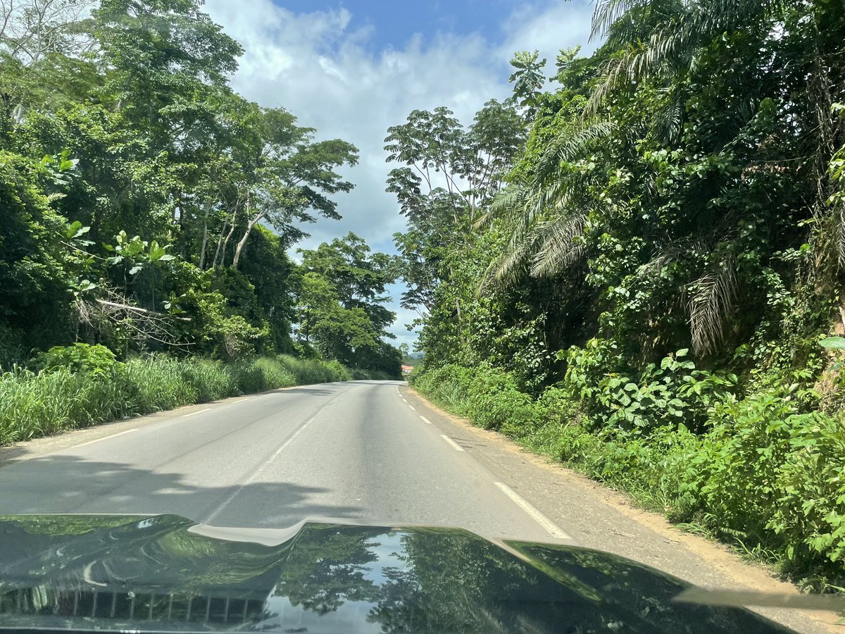 AndrewLJohnston's tweet photo. Thrilled to be in Cameroon working to increase access to medical oxygen!! The @BuildHealthIntl Oxygen Team is on the road this summer. Oxygen is an essential medicine and healthcare is a human right! #CHAI #BuildHealthInternational #BHI #O2 🇨🇲🦁 https://t.co/fmP37NGDGo