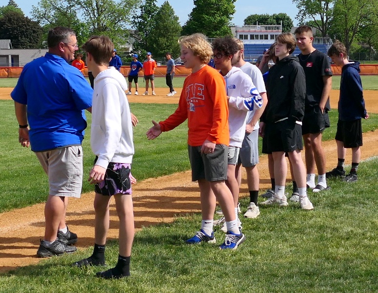 Southern Tier Sports Report (@tierreport) on Twitter photo HIGH SCHOOL BASEBALL: EDISON COACH BENNETT GETS SENDOFF WITH ONE MORE TRIP AROUND THE BASES (18 PHOTOS). . . <a href="/EHeightsSDAth/">Thomas A. Edison HS Athletics</a> <a href="/EdisonBaseball4/">Edison Baseball</a> <a href="/KylerRipley/">Kyler Ripley</a>
stsportsreport.com/index_get.php?… HIGH SCHOOL BASEBALL: EDISON COACH BENNETT GETS SENDOFF WITH ONE MORE TRIP AROUND THE BASES (18 PHOTOS). . . <a href="/EHeightsSDAth/">Thomas A. Edison HS Athletics</a> <a href="/EdisonBaseball4/">Edison Baseball</a> <a href="/KylerRipley/">Kyler Ripley</a>
stsportsreport.com/index_get.php?…