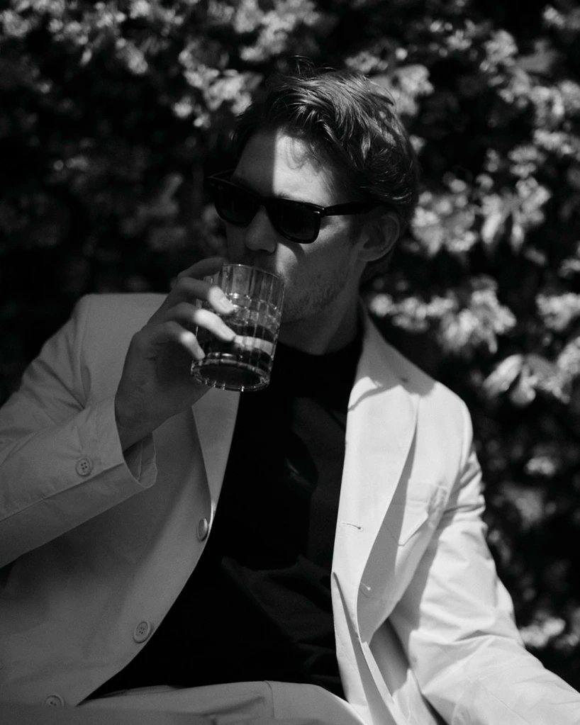 papiyawncom's tweet photo. Joe Alwyn by Julian Ungano at Cannes film festival 2022 https://t.co/GvsGJk8tf6