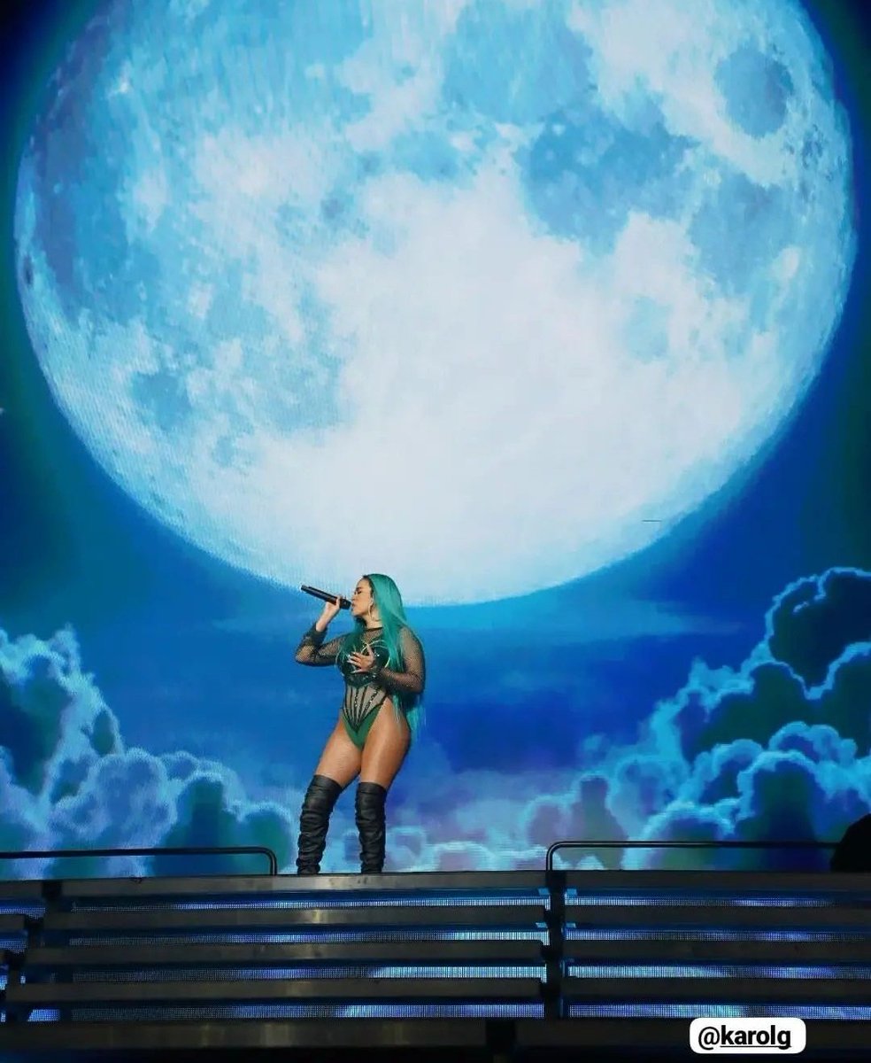 InfoKarolG's tweet photo. Karol G dans son premier concert à Buenos Aires, Argentine.🇦🇷 https://t.co/xaNmgLptKt