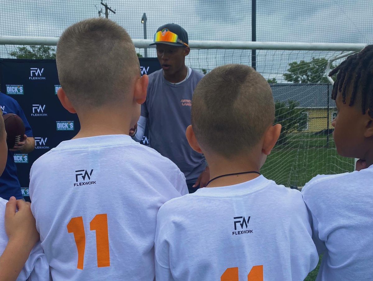 AstrordinaryDF's tweet photo. A day full of fun and learning thanks to @joshdobbs @flexworkmgt and @dickssportinggoods ! 

We want to thank all of our campers for coming out and making today so great! 🚀🏈 https://t.co/MfEfXMhBp3