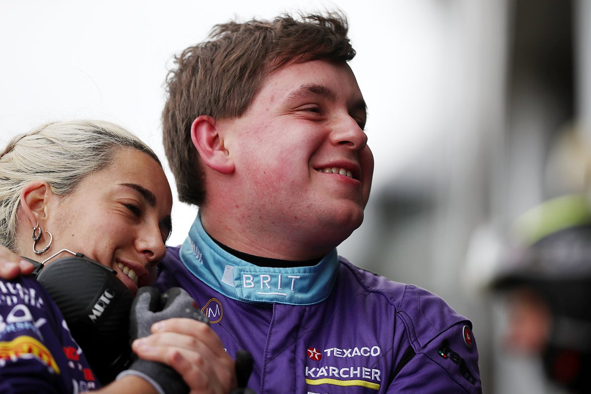 That's Saturday done and dusted ✅ Qualifying went well... my fastest lap being a 1:35.813, and <a href="/aaronmorganrace/">Aaron Morgan Racing</a> 1:36.746 👏 This meant we were P2 in class. 
We start P11 tomorrow for the race, at 12:30. 

📸 <a href="/JakobEbrey/">JEP</a> 
#AutismAwareness #Motorsport