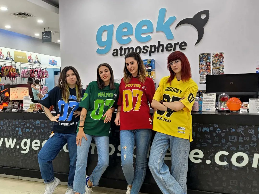 GeekAtmosphere tweet media