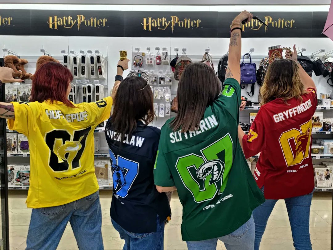 GeekAtmosphere tweet media