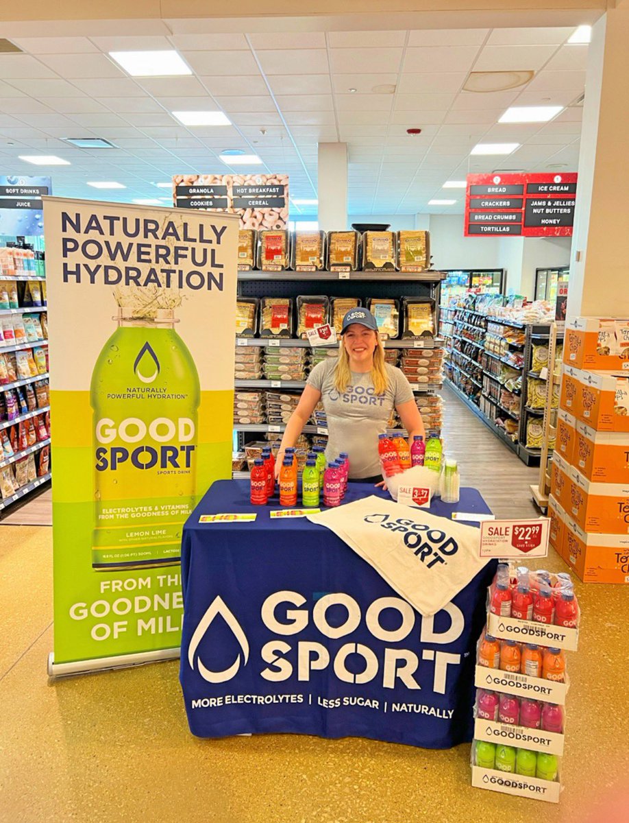 Meredithwoodb's tweet photo. Promo @StandardMarket with @pushmodels @DrinkGoodSport! 1st of its kind #sportsdrink made w/ ingredients from natural sources. 3X the electrolytes, 33% less sugar than traditional sports drinks and provides rapid and long-lasting hydration! #GetTheGood #DrinkGoodSport #PushModels https://t.co/mdqffhssmv
