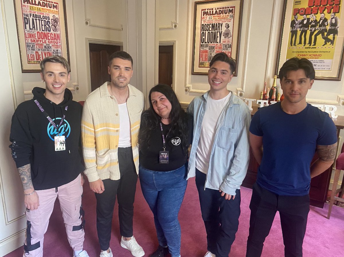 xshezxo's tweet photo. 2014 Vs 2022 🥺🤍🤍 @UnionJworld @JJHamblett #ReunionJ reunited with my fave boys 🤍🤍🤍🤍 #unionj https://t.co/PCT1HfqJ1d