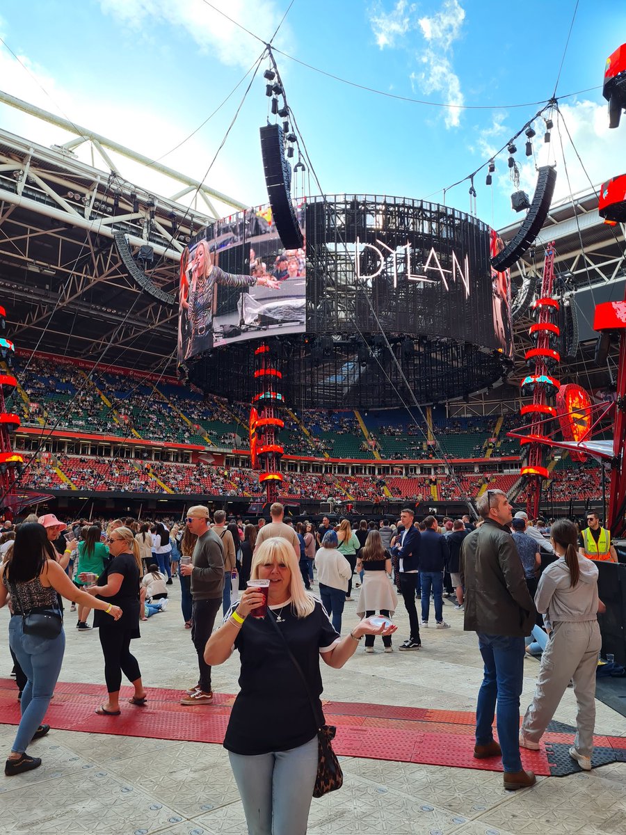 Johnnyshuffle's tweet photo. Attacking the Mark Kennedy end....
#EdSheerancardiff https://t.co/0fHmI6nleR