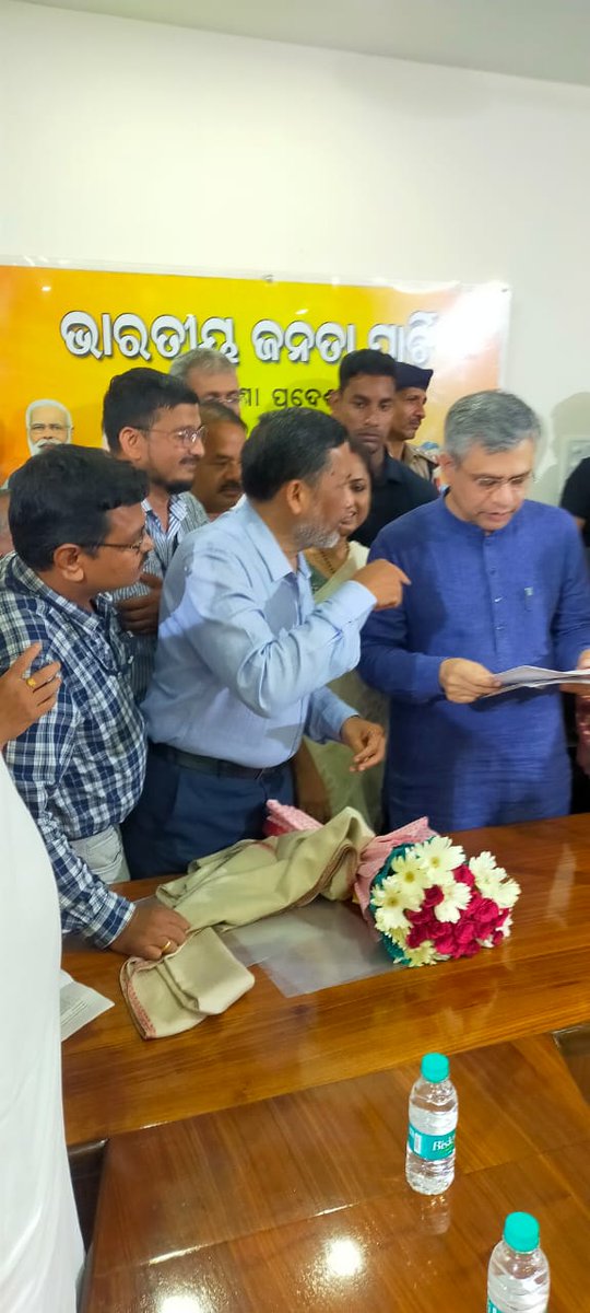 ECoREA (@ecorea2008) on Twitter photo Hon'ble <a href="/AshwiniVaishnaw/">Ashwini Vaishnaw</a> sir, Rly Ers (JE/SSE) r thankful for going through our representation today at BBS and recalling our meeting with you on 11Nov21 @ New Delhi in presence of Hon'ble <a href="/Bishweswar_Tudu/">Bishweswar Tudu</a> sir & for assuring us for immediate action with MoF.
#JusticeToRly_JE_SSE Hon'ble <a href="/AshwiniVaishnaw/">Ashwini Vaishnaw</a> sir, Rly Ers (JE/SSE) r thankful for going through our representation today at BBS and recalling our meeting with you on 11Nov21 @ New Delhi in presence of Hon'ble <a href="/Bishweswar_Tudu/">Bishweswar Tudu</a> sir & for assuring us for immediate action with MoF.
#JusticeToRly_JE_SSE