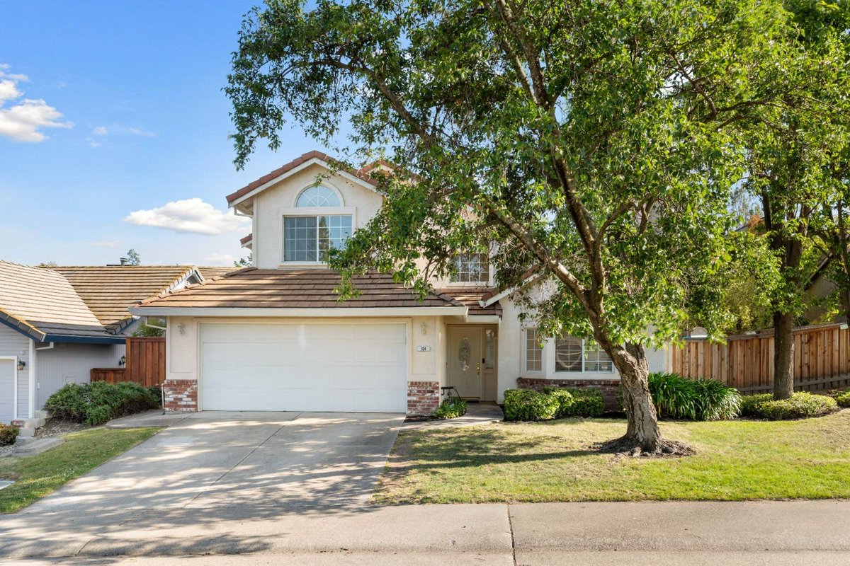 Imagine turning the key to open your beautiful new home. #beautifulhome #homesforsale  cpix.me/l/144635862