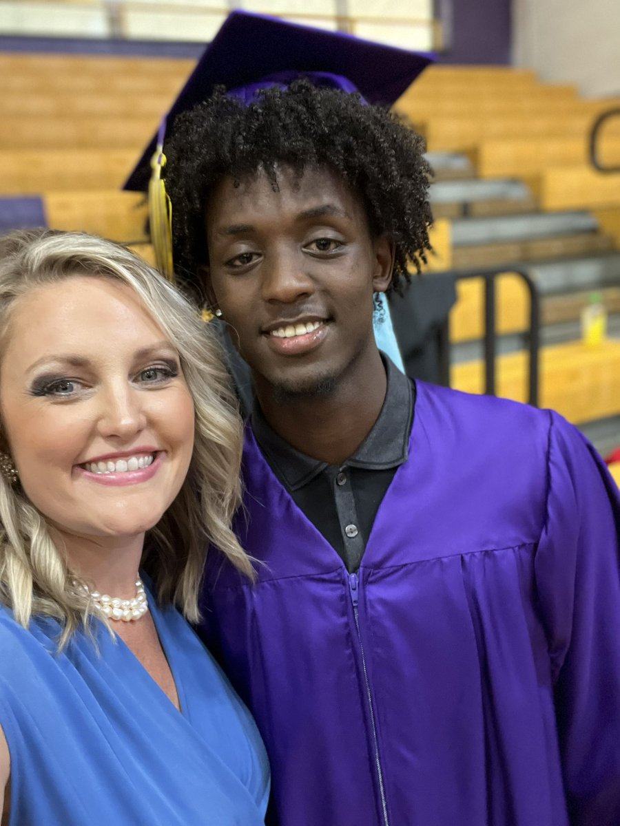Amanda_Nokes's tweet photo. Today was the #BHSBEST 🎓🎓🎓🐅💛💜💛💜 https://t.co/vGeoI3CiG7