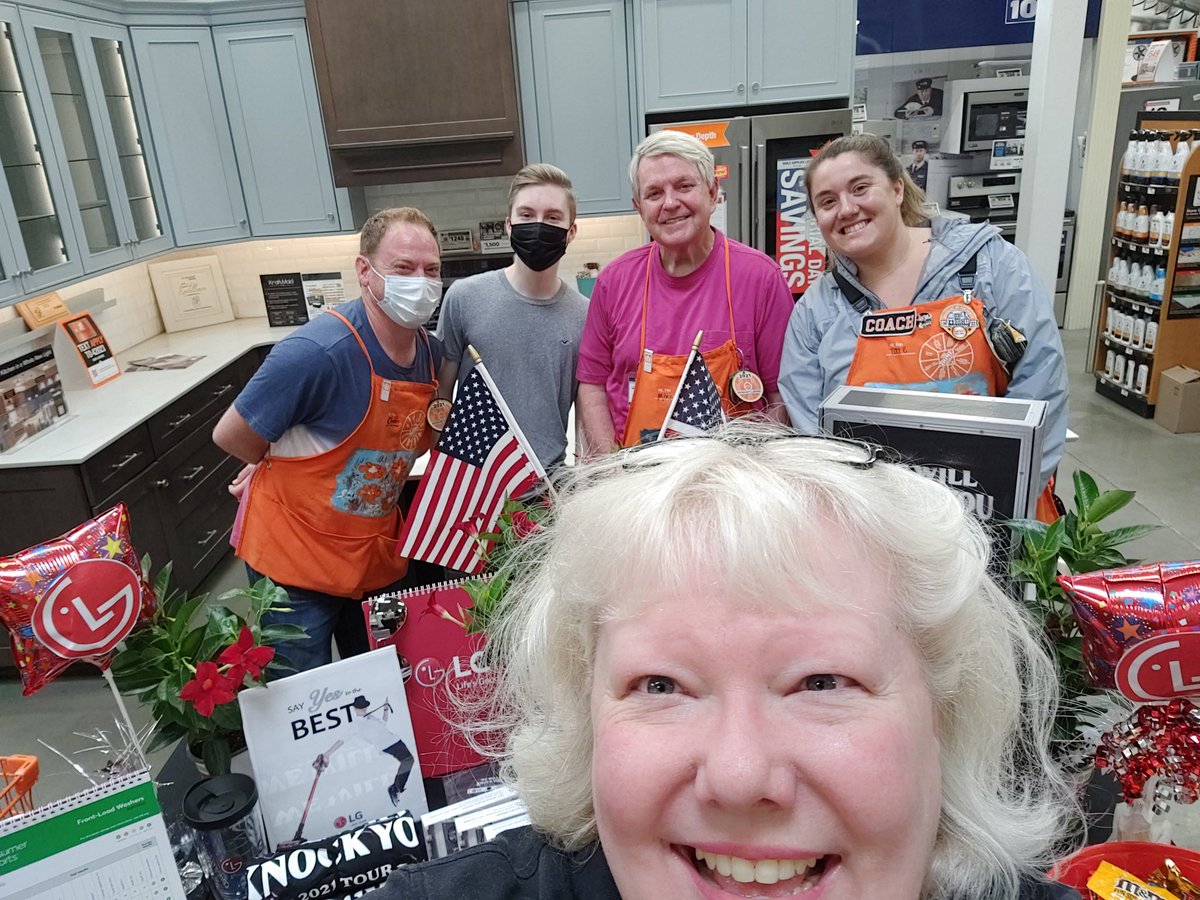 lglbrooks's tweet photo. A special thanks to the fine folks @HomeDepot #723 Brentwood, TN. for allowing me to be a part of your #Assisted Selling day. #LGUS #LGFam @LGUS @LGStephenPotoc1 @LGVerlinMoore https://t.co/HXm8JSKA8x