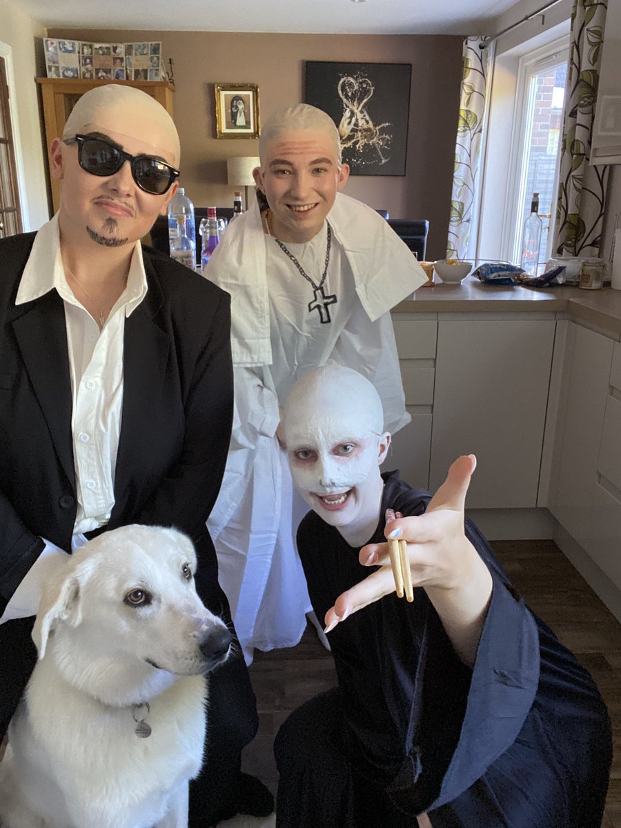 Ellen24Kayleigh's tweet photo. Did someone say Bald party?… #bald #party #voldermort #HarryPotterMagicAwakened #PITBULL #AliG #pope #EastEnders #funny #stupid https://t.co/TExrayYpl9