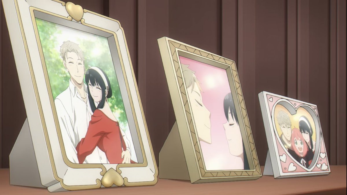 ชื่อ: ลอยด์ ฟอเจอร์ 
อาชีพหลัก: จิตแพทย์ 
อาชีพรอง: นักตัดต่อโฟโต้ชอปขั้นเทพ