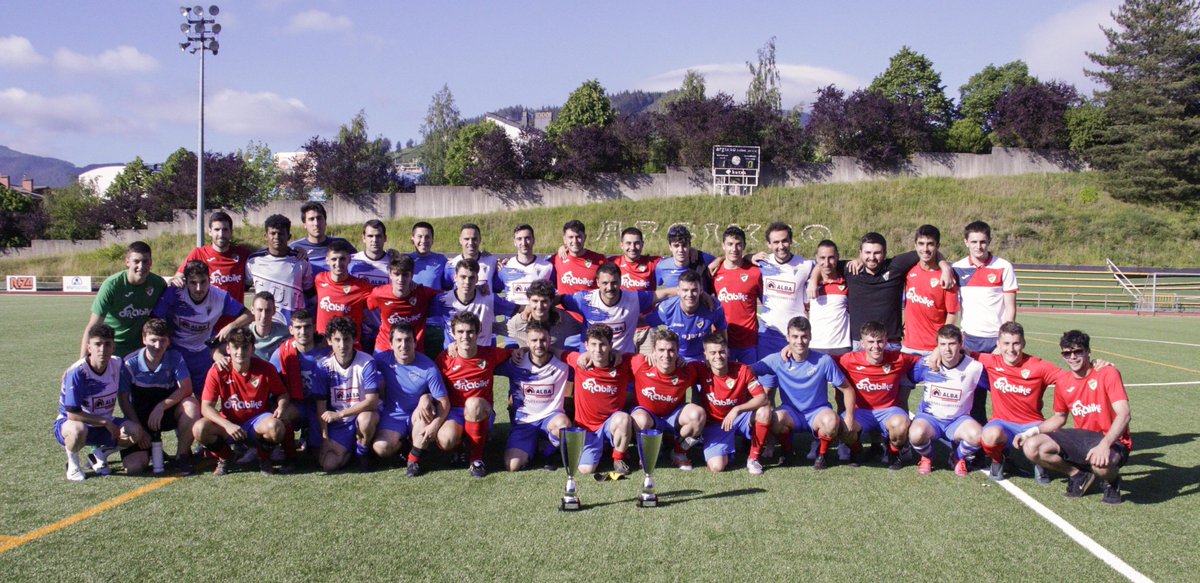 Zorionak @alona_futbola campeón de copa de regional. <a href="/CDTrintxerpe/">C.D. Trintxerpe K.E.</a>  subcampeón. Gran ambiente en las gradas. Final 0-1. #Trintxerpe