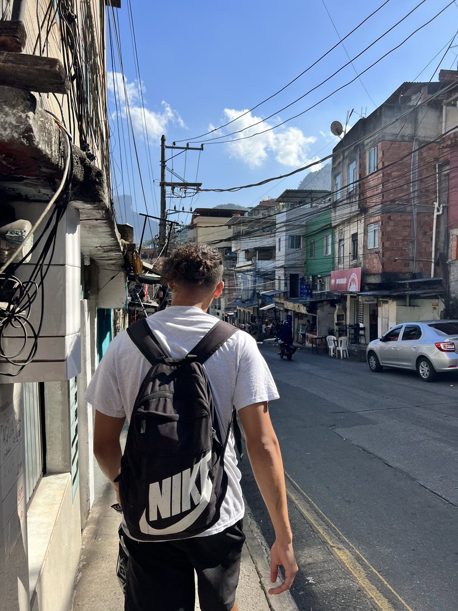 SLIMANE29K's tweet photo. 👑 - Rocinha , Rio De Janeiro 🇧🇷 https://t.co/Z4dhP4VrKf