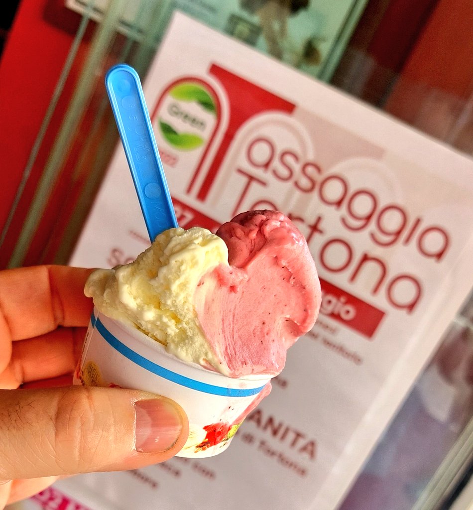 Marco_K18's tweet photo. #AssaggiaTortona 2022
#enogastronomia #Tortona
Gelato del territorio @MarediVho : zabaglione a timorasso e fragola di Tortona, dolce qb, vino e frutta da cucchiaio
E il mitico #montebore di Ezio del @CascinaBoschett
@comunediTortona @AssaggiaTortona
#cibo #vino #cultura https://t.co/U0fE7mfiRL