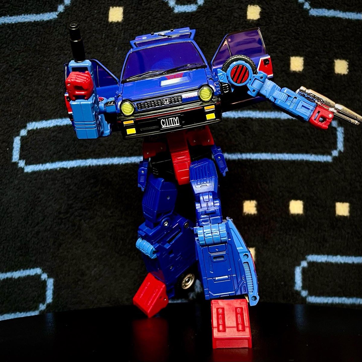 StryderWolfe's tweet photo. Skids charges onto the scene!!
Everyone: “Who’s that guy??”😂
#Transformers #toys #Skids #transformation #mp53 #Autobots #TakaraTomy #80scartoons #Honda #HondaCity #HondaCityTurbo https://t.co/4ILQYlp0GL