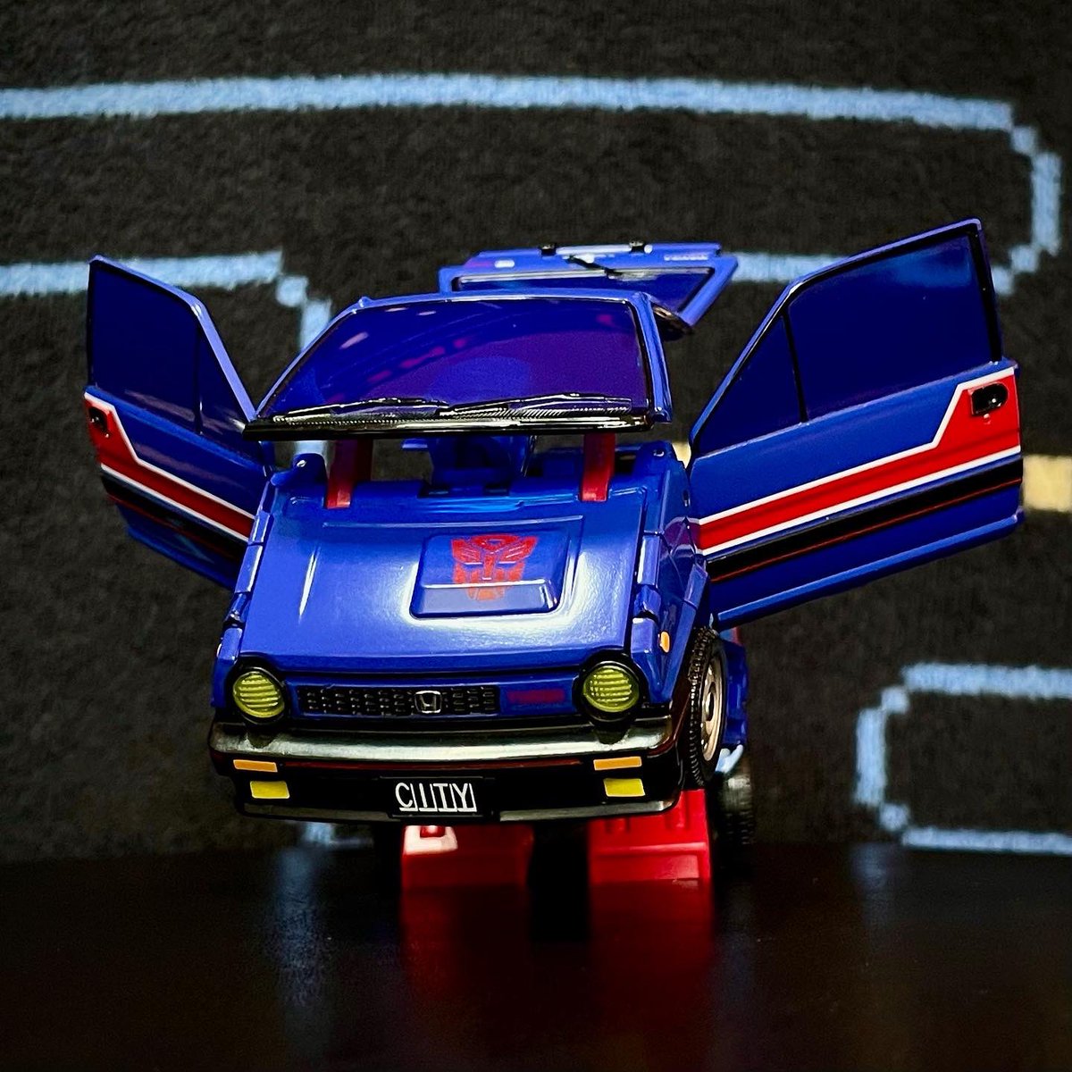 StryderWolfe's tweet photo. Skids charges onto the scene!!
Everyone: “Who’s that guy??”😂
#Transformers #toys #Skids #transformation #mp53 #Autobots #TakaraTomy #80scartoons #Honda #HondaCity #HondaCityTurbo https://t.co/4ILQYlp0GL