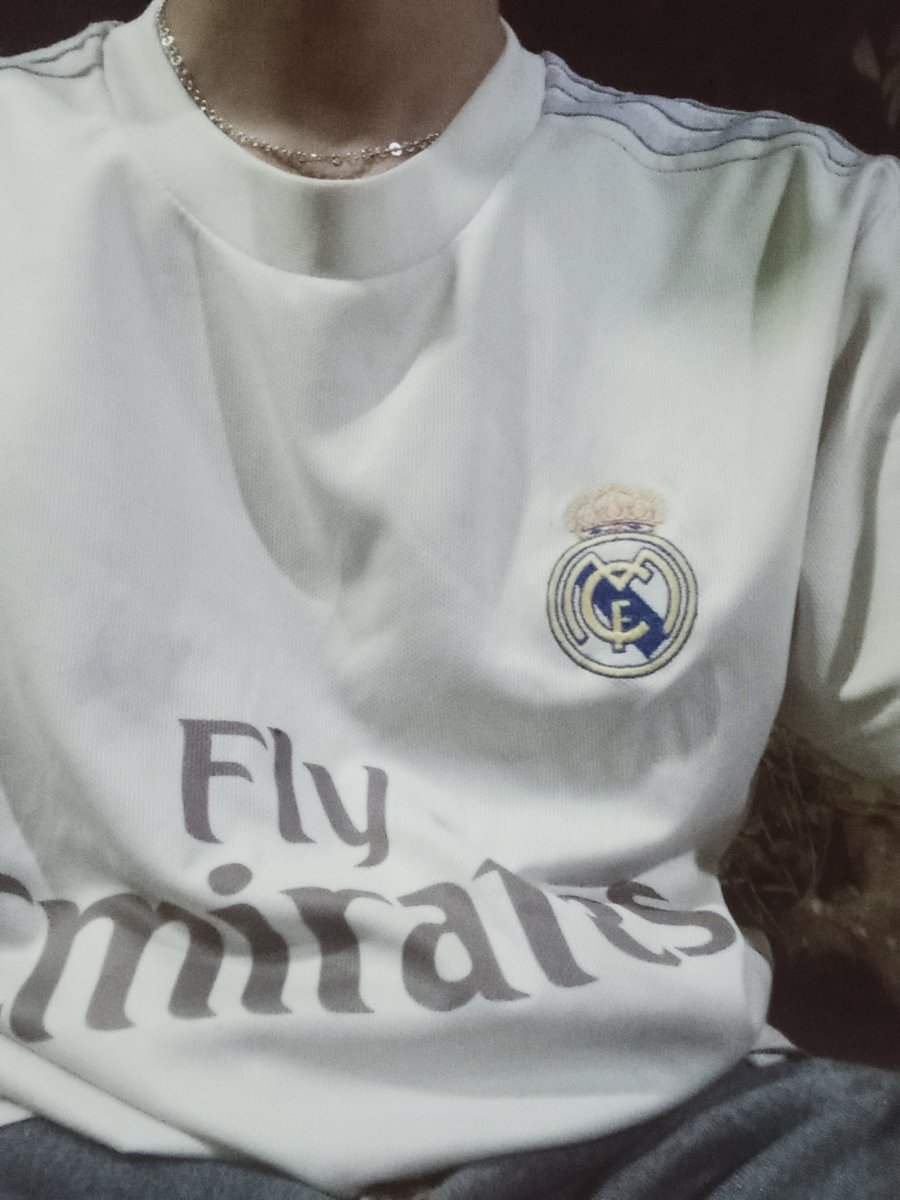 PenyelamPuisi's tweet photo. dua team andalan berlaga lagi di partai puncak!
tapi maaf Liverpool, Real Madrid masih menjadi yang team teratas di hatiku

#RMLiv
#RMUCL 
#UCLfinal https://t.co/950zpe9BQU