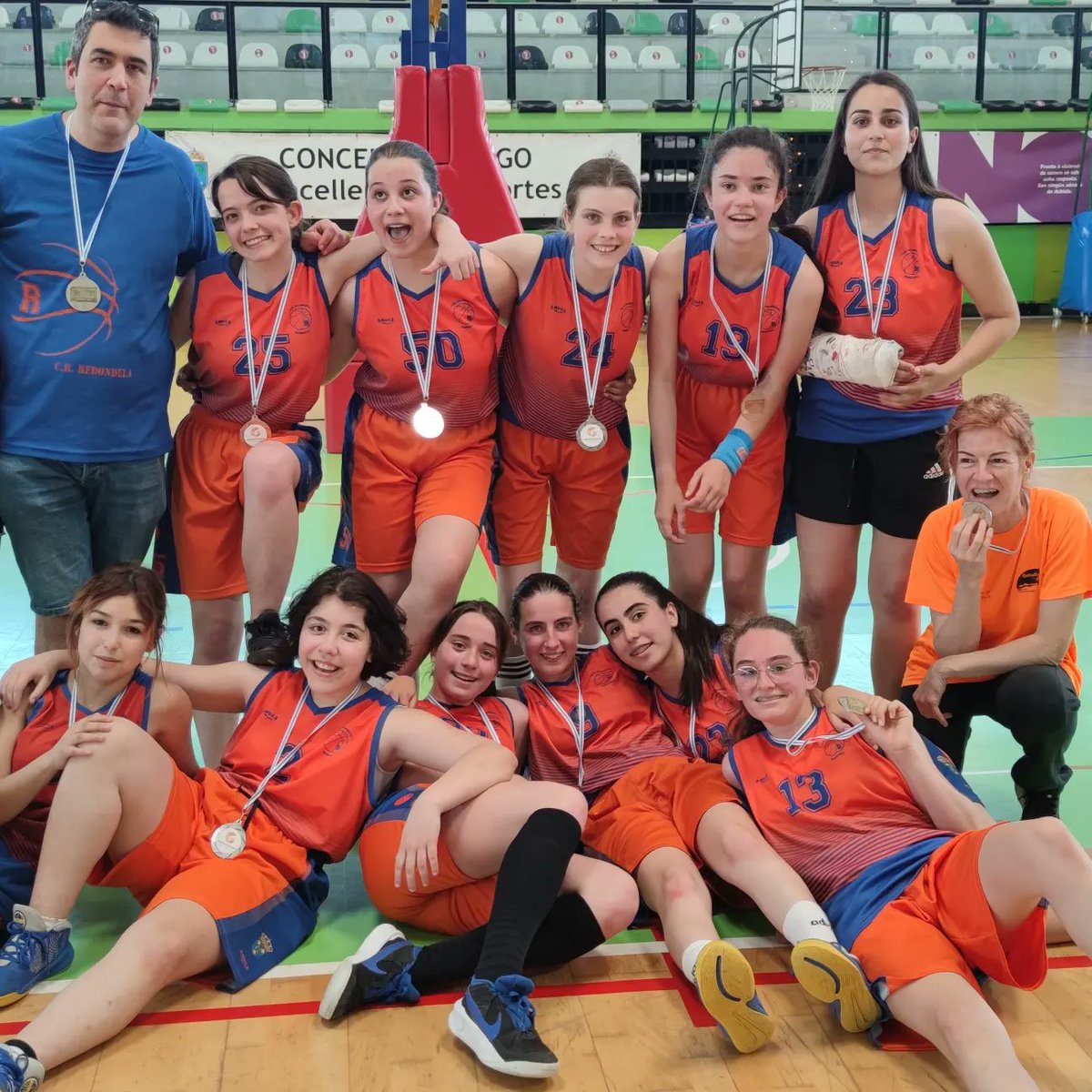 scoobby07's tweet photo. Fin de una grantemporada, de un gran trabajo durante todo el año, aprendiendo de lasderrotasydisfrutando de las victorias hastallegar hasta aquí. Nos faltó un pasitoperohemosdemostradoserunequipazo.Juntas,animando,dejando todo enlapista,llorando,riendo,disfrutando de este deporte https://t.co/BjL0AqR94t