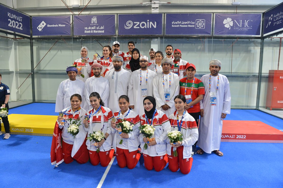 OmanOlympics's tweet photo. 📸| لقطات من تتويج لاعبات منتخبنا الوطني للبادل بالميدالية الذهبية بعد تغلبهن على المنتخب الكويتي (2-1). 🤩🥇🇴🇲

#دورة_الألعاب_الرياضية_الخليجية_الثالثة https://t.co/Ezk2EnmJ7C