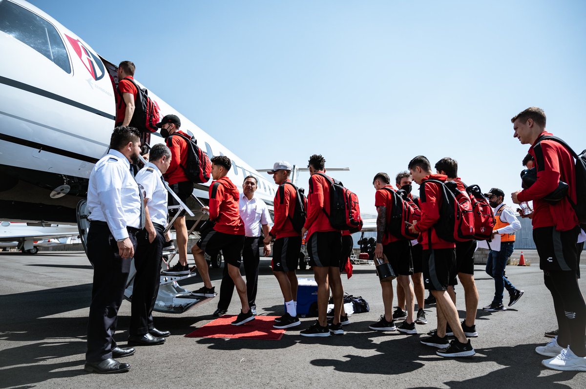 AtlasFC's tweet photo. Ilusión a tope ❤️🖤 https://t.co/BqWnI8PkVK