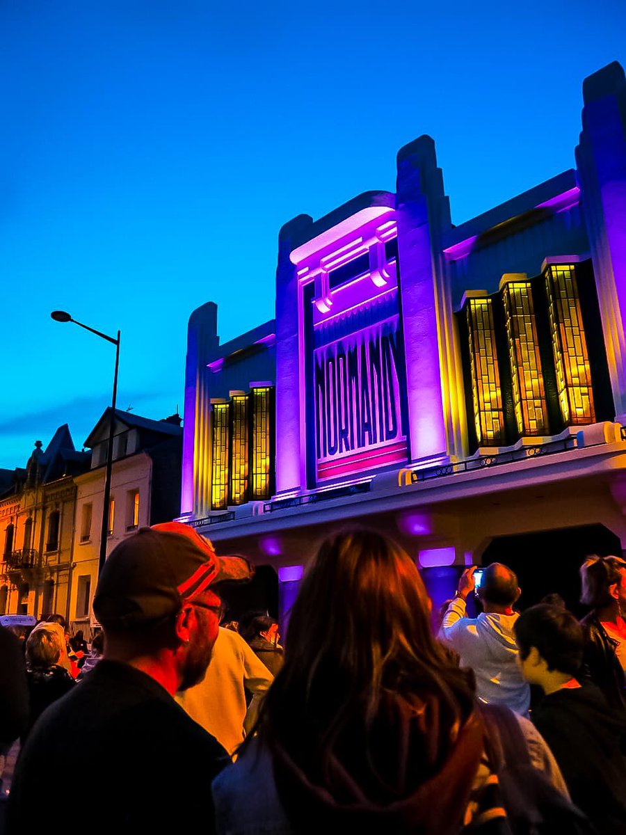 grosjess's tweet photo. Le Normandy photographié par David Bazin à l’occasion du festival Pierres en Lumières 

Avec ASPH Le Havre
#lenormandylh #lenormandy #lehavre #normandy #seinemaritime #lehavre #lehavrelife #lehavretourisme #lehavretheplacetobe #normandie #Patrimoine https://t.co/xpQLd0tLK2