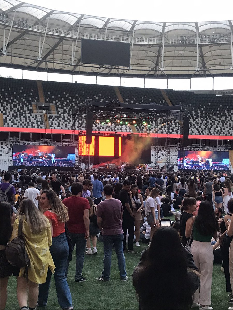 aliieray's tweet photo. 1996’dan 2022’ye, Schulhof’tan İnönü’ye... 💜🎸 #inoenuedebulusalım @mvoofficial @harun_tekin https://t.co/fLvjg3o0LM