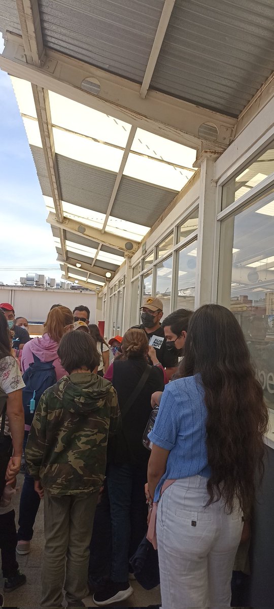 MaferSolisRami1's tweet photo. @WalmartMexico que decepción al venir a la actividad que promocionaron de Jurassic World en Walmart universidad, no tienen organización, horas formados y que digan que no, que ya no hay boleto y el joven del boleto se ponga a decir que es nuestro problema que al no le importa. https://t.co/dY2Ljl6HZf