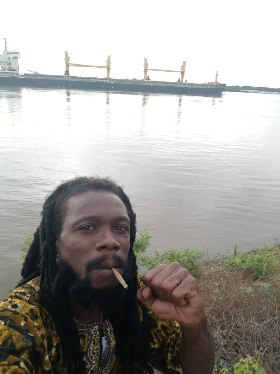 Zulu381's tweet photo. TRU RASTAFARI KING BLACK POWER TO ALL THE REAL REVOLUTIONARIES✊🏿✊🏿✊🏿 https://t.co/UVAAof9wi3