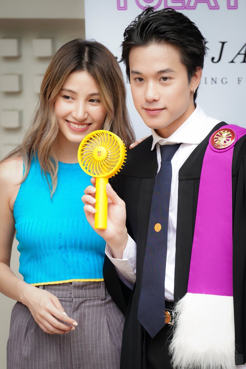 veryveryevilcat's tweet photo. JMJ &amp; Pear 💛💙

#JamyJamess 
#JMJGraduation https://t.co/3JswmGGuxX