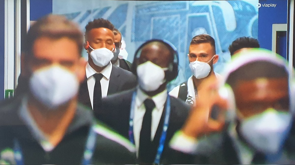 Hvernig er úrslitaleikur meistaradeildarinnar ennþá fastur í þessu covid þvælu leikriti... 🙃