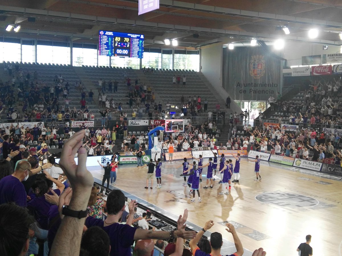Mrtxu1's tweet photo. Enorme, #esplendido, #espectacular, #partidazo completo del @PalenciaBasket 2/0 en la serie contra @oviedocb https://t.co/klntIpbSY0