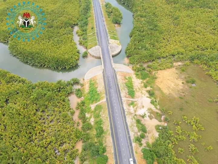 PHeventplace's tweet photo. #WikeIsWorking

This is the Opobo-Nkoro Road.

It's completed and commisssioned.

This is the Handiwork of His Excellency Governor Nyesom Ezenwo Wike @GovWike

#ProjectCapitalOfNigeria
#BuiltToLast
#PortHarcourt
#GardenCity
#CityOfLights
#CityOfRoadsAndFlyovers 
#Wike2023 https://t.co/sPJfeFVssJ