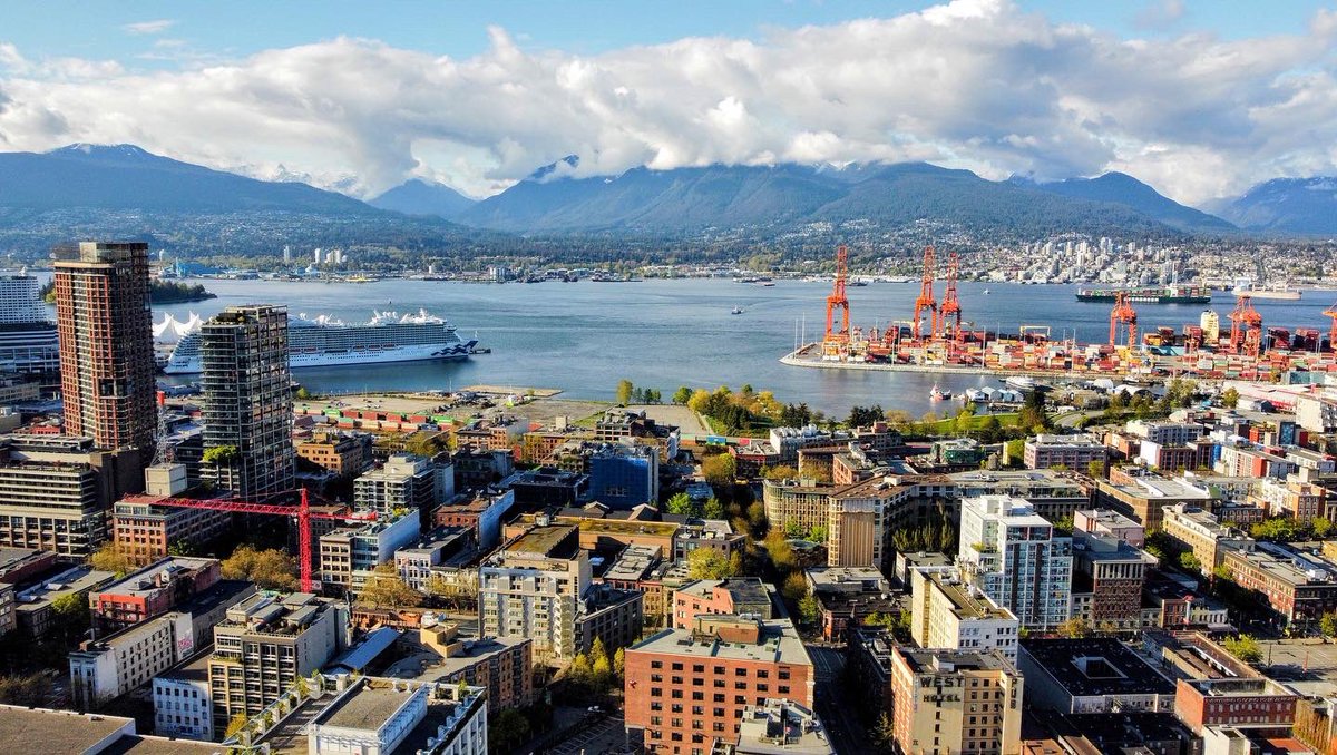 📸 Vancouver Views 🏔
<a href="/DJIGlobal/">DJI</a> 
.
.
.
.
.
#architecture #buildings #engineering #construction  #canada #urban #design #nature #sustainability #media #realestate #yvr #vancouverrealestate #development #developer #mortgageagent #drone