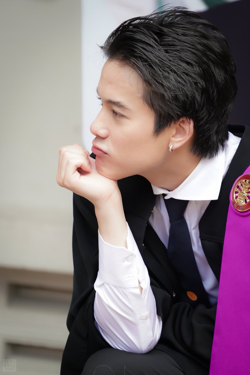 veryveryevilcat's tweet photo. 😋😋😋

#JamyJamess 
#JMJGraduation https://t.co/hysLh4V5PI