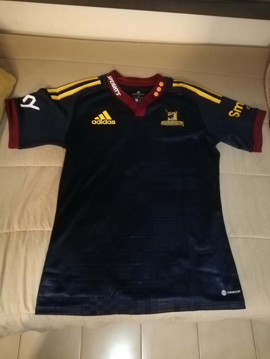 Aivnec's tweet photo. @unuviala @RutgerBlume @rubenvilaverde La camiseta mas bonita del Rugby. https://t.co/CXlNXpsk5J