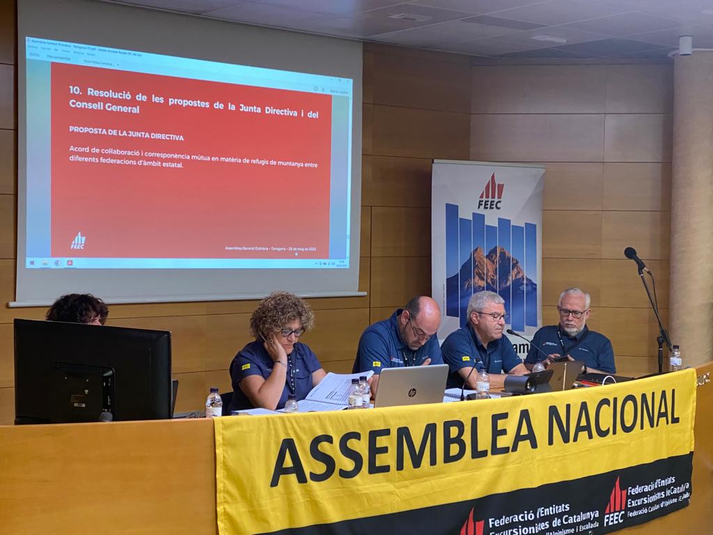 FEEC_cat's tweet photo. Acord històric entre la @internetfam @FEMPAsturias @MENDINAVARRA i la #FEEC en matèria de refugis de muntanya. 

L'assemblea de la #FEEC dona suport a aquest acord clau en el futur dels Refugis 🏡. 

➕ INFO ➡️https://t.co/9ZnNDhjiKu

#sentlamuntanya #sommuntanya #refugisfeec https://t.co/iz38mMwMtF