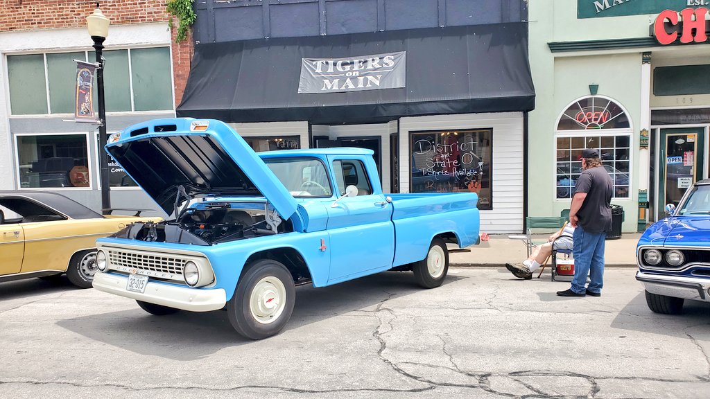 Ms_ADial's tweet photo. Just another day at the office! @JoelwStephens @PlattsburgTiger #shoplocal https://t.co/UxWdmBfg7P