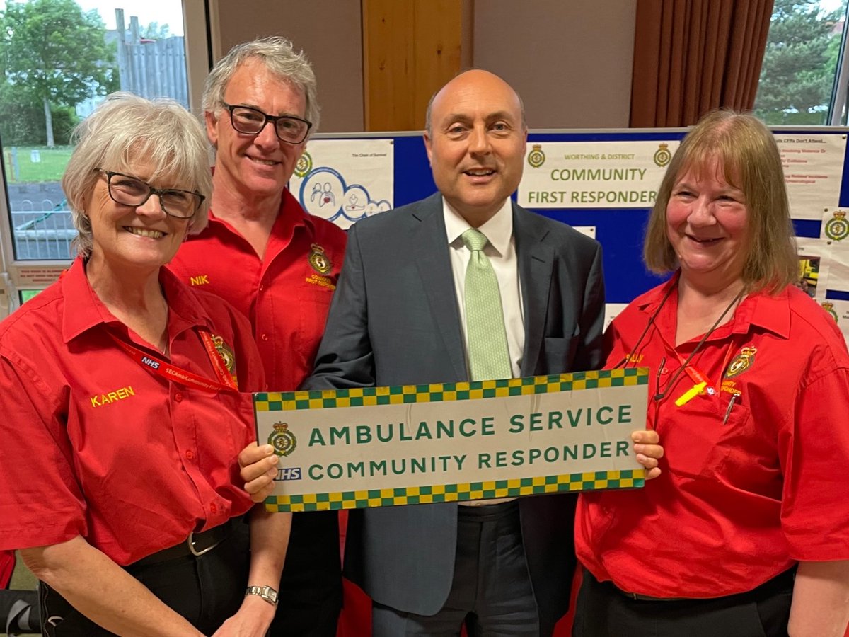 griffitha's tweet photo. Good chat with Sally, Karen &amp; Nik from Worthing &amp; District Community First Responders at the @AngmeringParish meeting this week. CFRs are all volunteer members of their local community who are trained to respond to emergency calls in conjunction with the Ambulance Service. 👏👏👏 https://t.co/R5DxZhcMPn