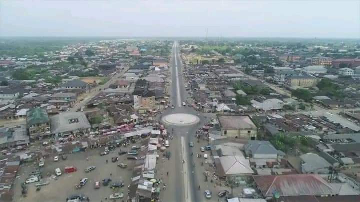 PHeventplace's tweet photo. #WikeIsWorking 

This is Excessive Transformation done by Governor Nyesom Ezenwo Wike 

The 16.06km dualized Saakpenwa-Bori Road phase 1: completed and commisssioned.

#ProjectCapitalOfNigeria
#BuiltToLast
#PortHarcourt
#GardenCity
#CityOfLights
#CityOfRoadsAndFlyovers https://t.co/gMagjQ5vAC