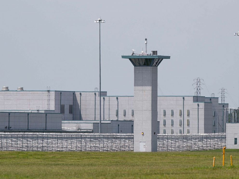 Txpilawyer's tweet photo. Some people think that schools should look like penitentiaries thus institutionalizing our children.  The solution is much simpler. https://t.co/i7P2Dn6m1G