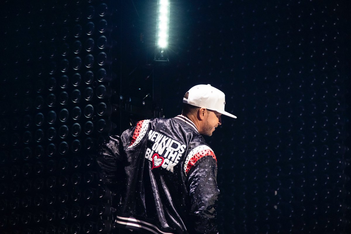 Los Angeles! It was SO good to be reunited with our beautiful LA Blockheads last night 🤖❤️ Thank you for helping us turn <a href="/cryptocomarena/">Crypto.com Arena</a> into the loudest and craziest #BlockParty!#NKOTBMixtapeTour #AreYouIn
📸: <a href="/ParisVisone/">Paris Visone</a>